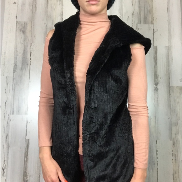 dylan | Black Hooded Velvet Vest Rose Detail Large - Picture 2 of 6